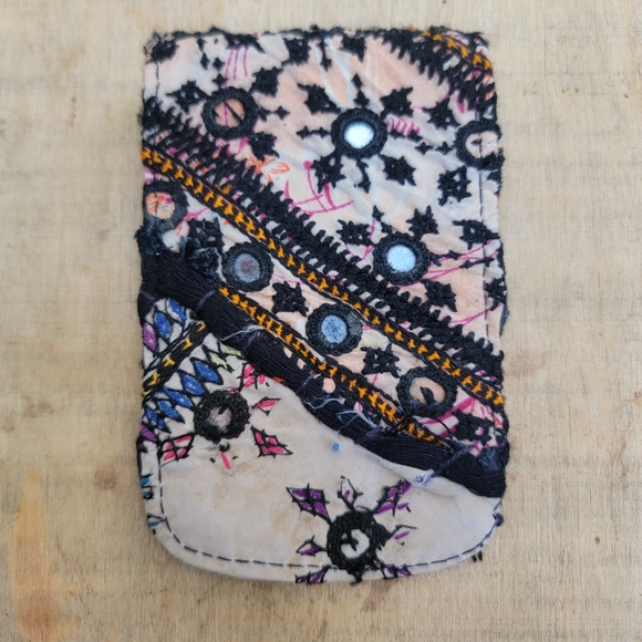🌎👽 Free People Boho Embroidered Repurposed vtg banjara hippie Wallet card case - Picture 15 of 16